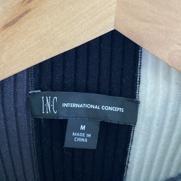 I.N.C soft and stretchy sweater - Picture 2 of 2